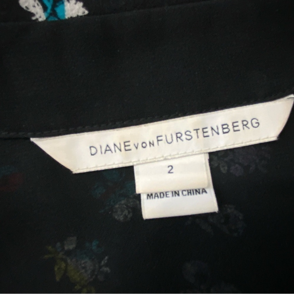 Diane Von Furstenberg Black and Floral Silk Button Front Sheer Top. Size 2. - Picture 7 of 7